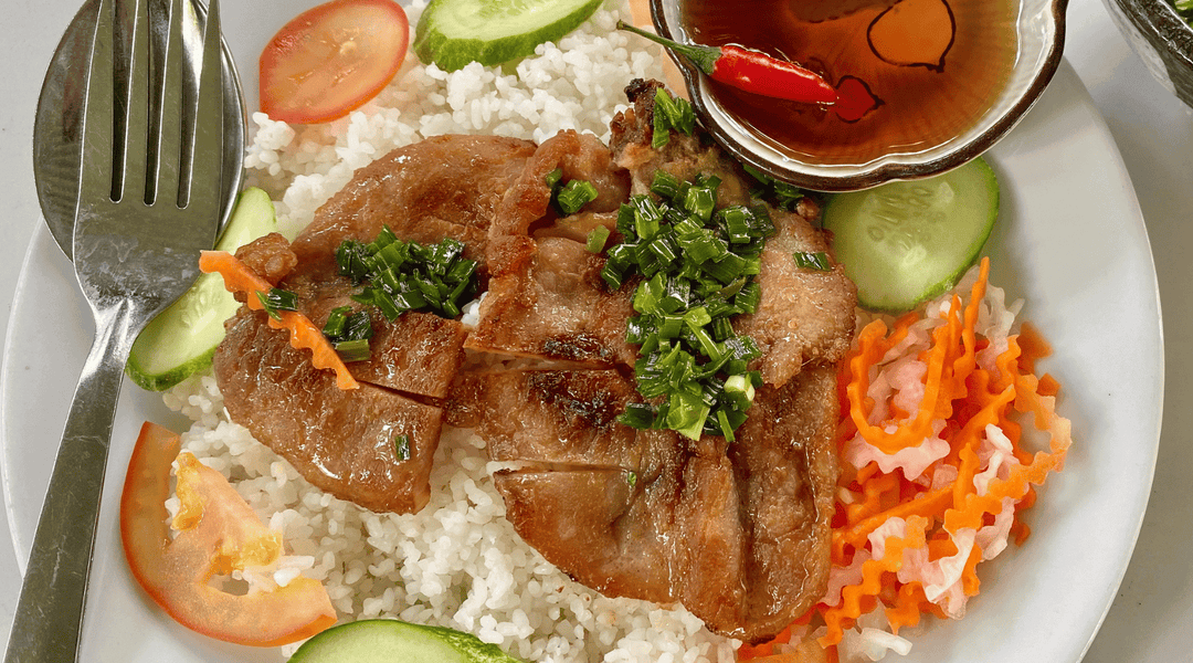 Com tam with grilled pork ribs and vegetable